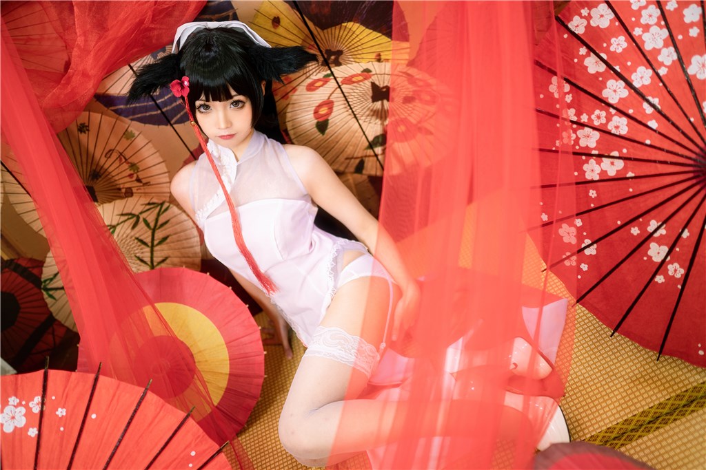 黑料吃瓜动容:粉丝见男星练舞室门口等她收工,与其一同打车离开