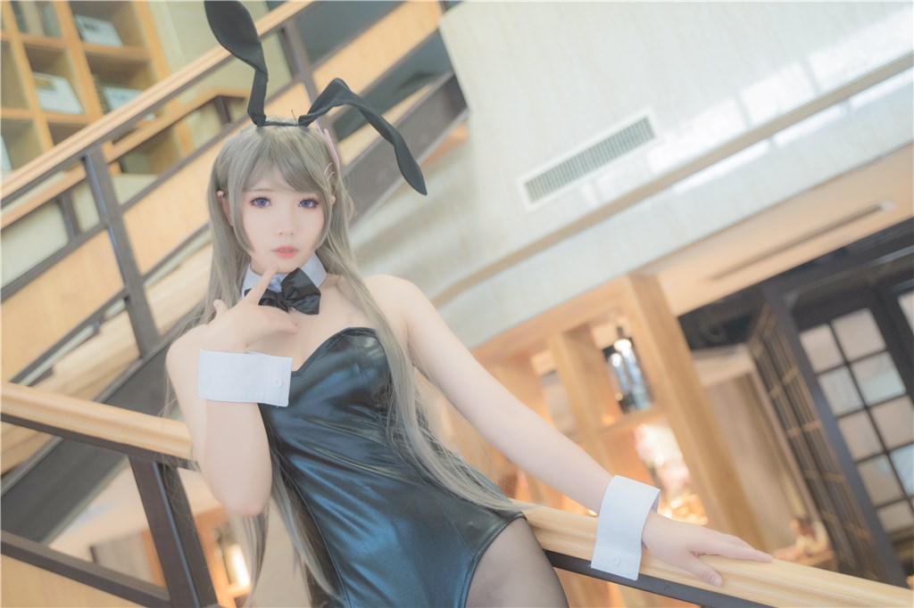 黑料吃瓜渗线:深夜打卡甜品屋,只见俩人并肩坐在角落,气氛甜蜜