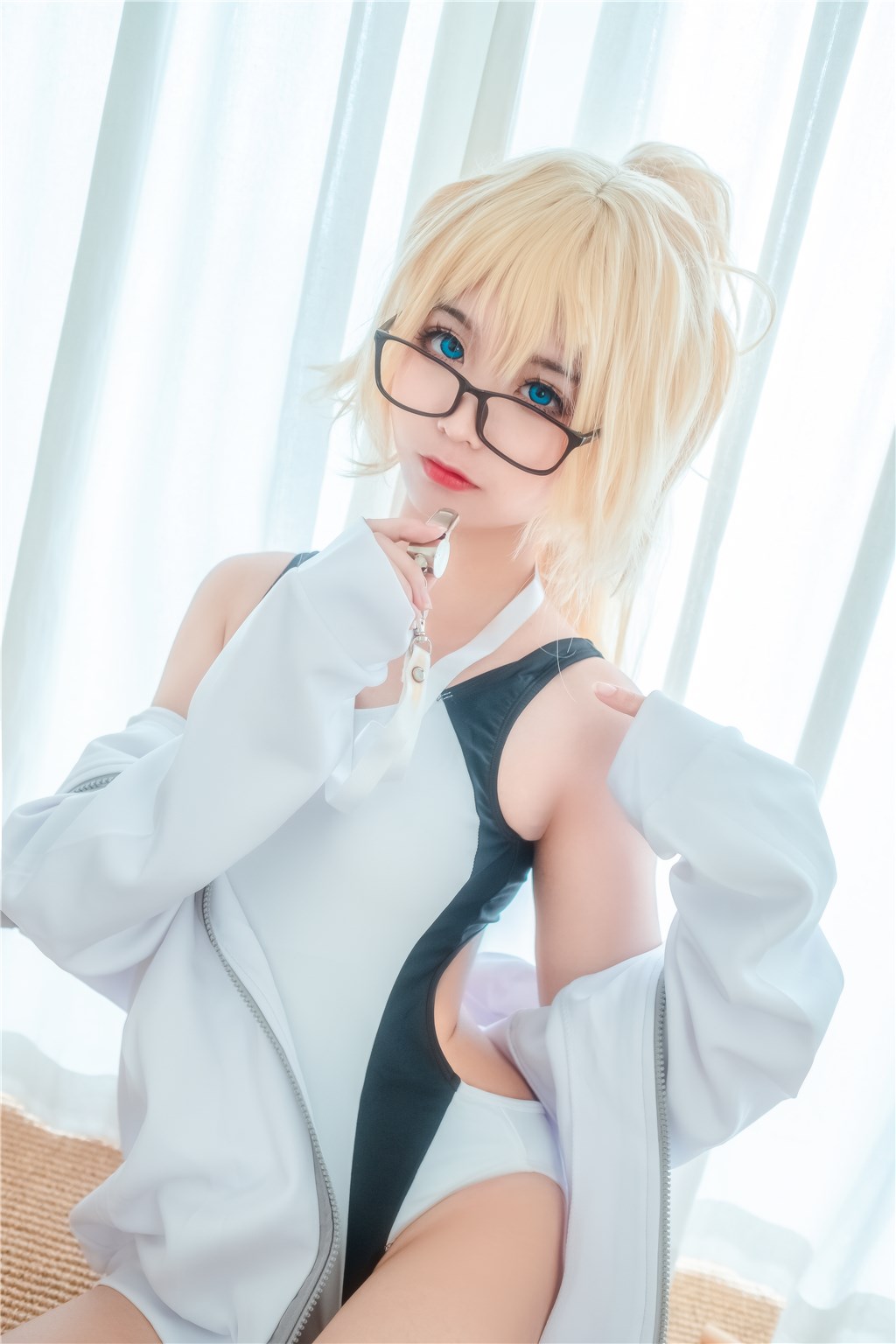 黑料网APP房间:发布会结束后,疑似两位明星仅隔一扇门入住,黑料 官网