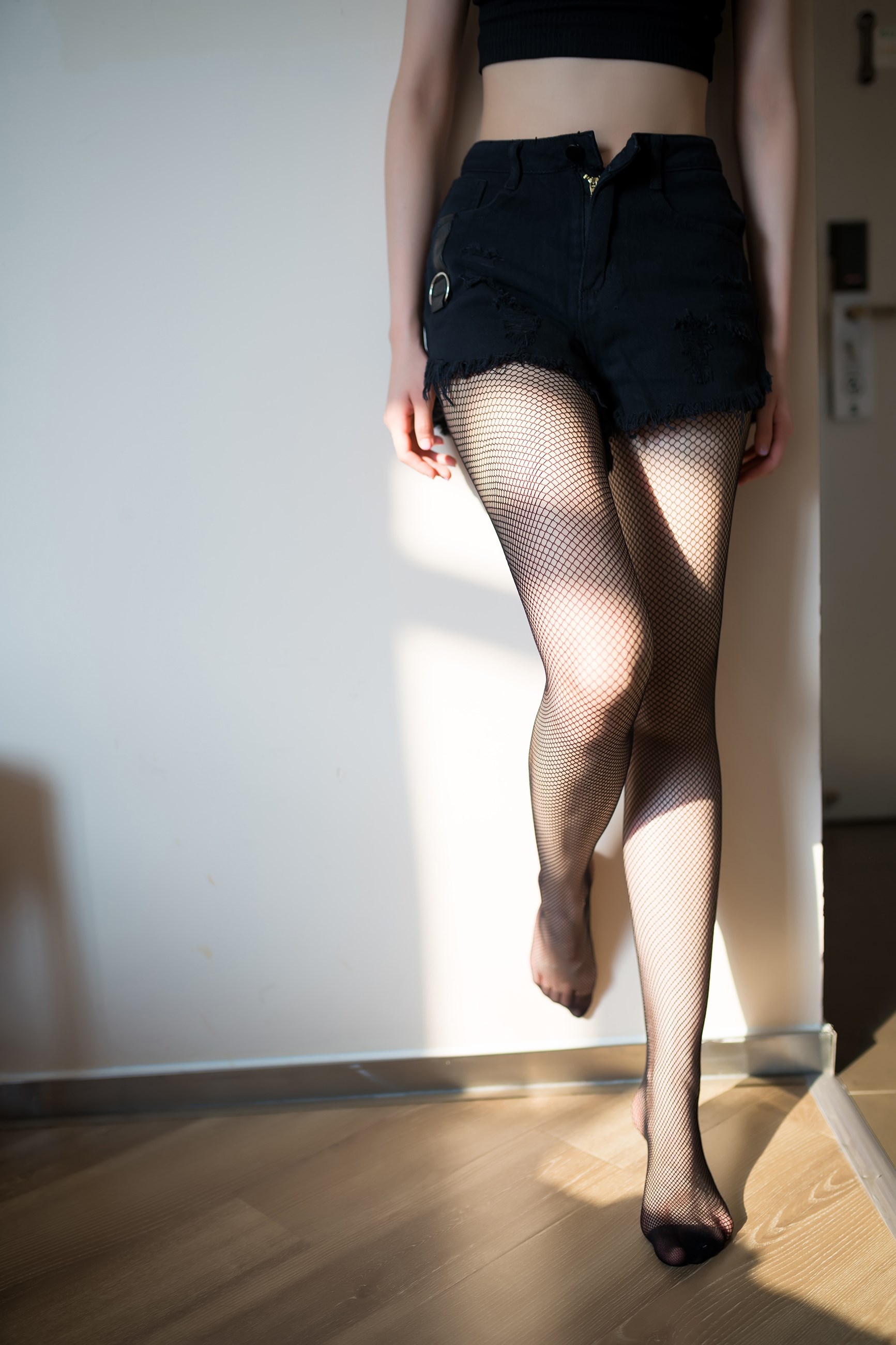 黑料不打烊关注：某歌后演唱会彩排服装过于贴身，宛若为谁而穿？